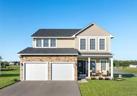 8052 Forest Ridge Ln, Lysander, NY 13027