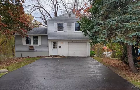 655 Sunflower Dr, Salina, NY 13088