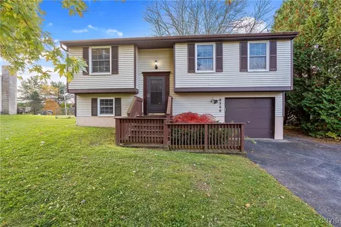 8360 Azimuth Dr, Baldwinsville, NY 13027