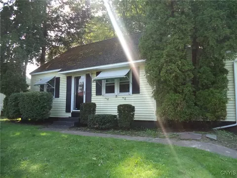 303 Richardson Dr, Syracuse, NY 13212