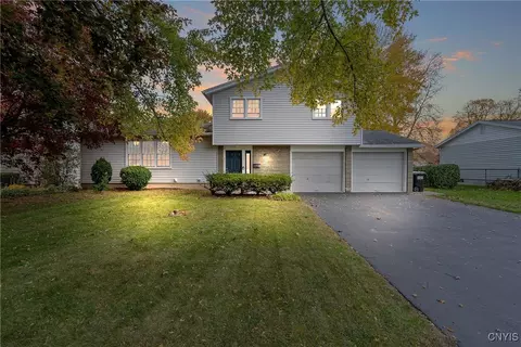 110 Emerald Dr, Salina, NY 13088