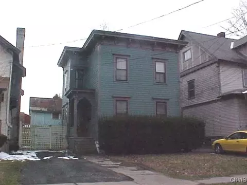 39 E Court St, Cortland, NY 13045