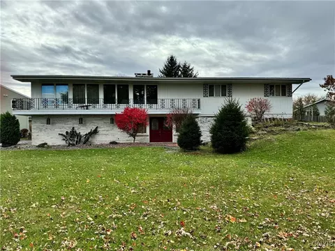 7833 Elwill Rd, Cicero, NY 13039