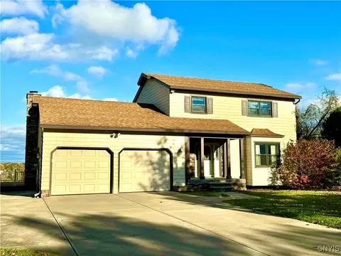 17 Henry Dr, Auburn, NY 13021