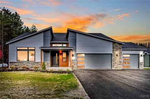 4546 Hollyshire, Clay, NY 13041