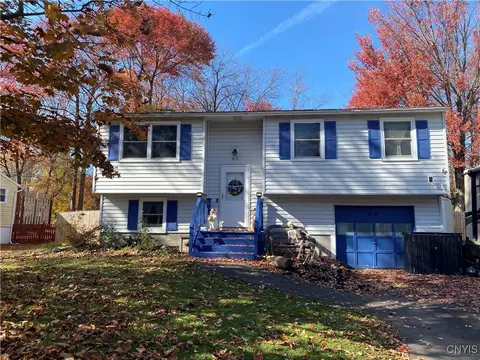 82 Ripplebrook Ln, Minoa, NY 13116