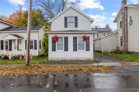 23 Tappan St, Van Buren, NY 13027