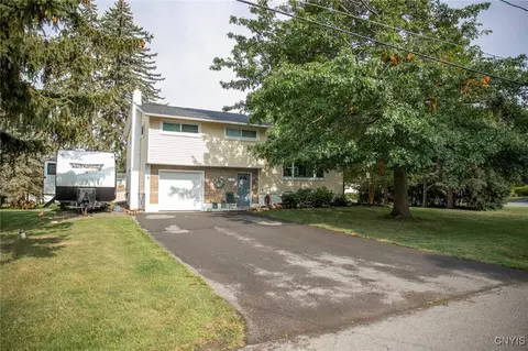 7749 Cecilia Rd, Syracuse, NY 13212