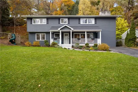 220 Locksley Rd, Syracuse, NY 13224