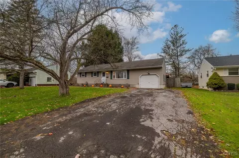 13 Brandybrook Ln, Schroeppel, NY 13135 photo 3