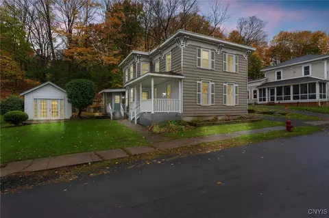 7 Lawrence St, Jordan, NY 13080