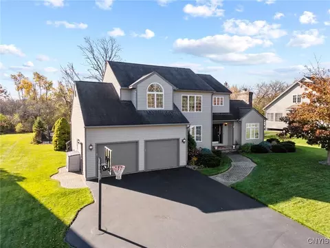 4786 Gretchen Cir, Onondaga, NY 13215