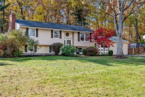 46 Ennis Ave, Schroeppel, NY 13132