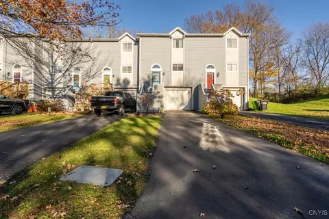 157 Iron Oak Cir, Salina, NY 13088