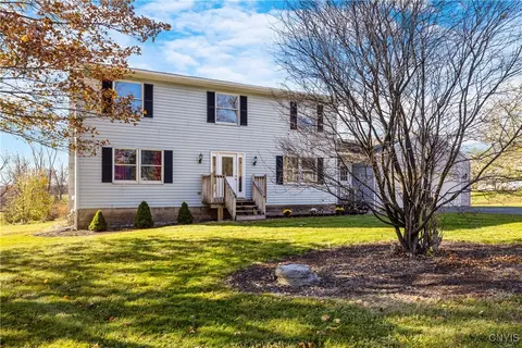 5961 Sturgen Dr, Lafayette, NY 13084