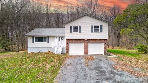8725 Dinglehole Rd, Lysander, NY 13027