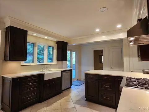 560 Roberts Ave, Syracuse, NY 13207 photo 21