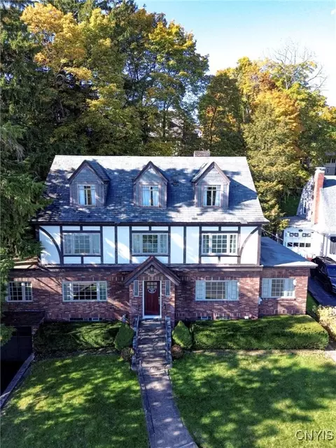560 Roberts Ave, Syracuse, NY 13207
