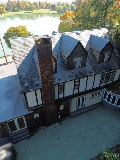560 Roberts Ave, Syracuse, NY 13207 photo 2