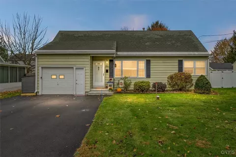 224 Orchard Dr W, Salina, NY 13212