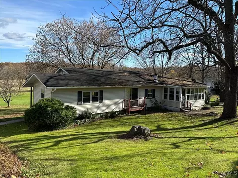 8046 State Route 90, Montezuma, NY 13117