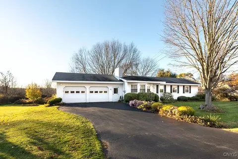 55 Jackim Rd, Oswego, NY 13126