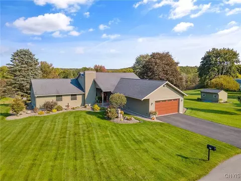 40 Wild Winds Dr, Granby, NY 13069