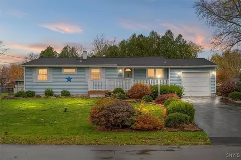 11 Foxberry Ln, Liverpool, NY 13090