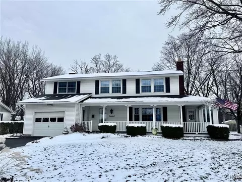 4923 Driftwood Dr, Salina, NY 13088