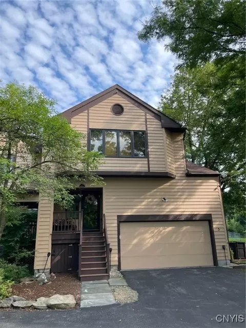 5 Nursery Ln, Syracuse, NY 13210