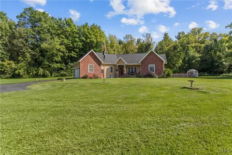 1500 Whiting Rd, Memphis, NY 13112