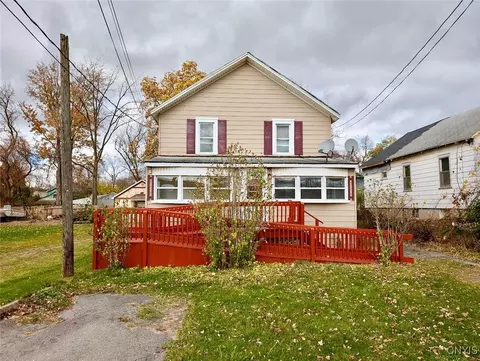 105 3rd St, East Syracuse, NY 13057