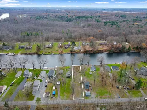 4402 Riverview Rd, Clay, NY 13029