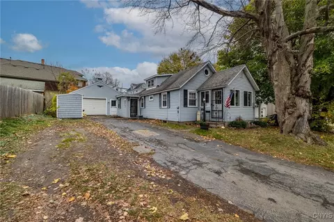 27 Mcwhorter St, Oswego, NY 13126