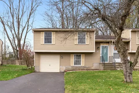 4148 Tommys Trl, Liverpool, NY 13090