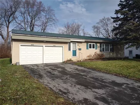 111 Edgemere Rd, Salina, NY 13208