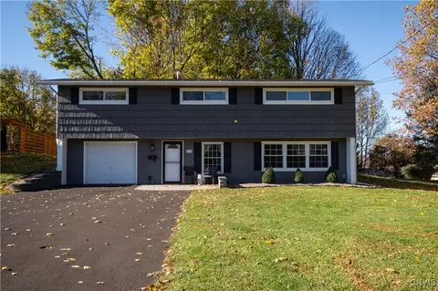 202 Wynnfield Dr, Syracuse, NY 13219