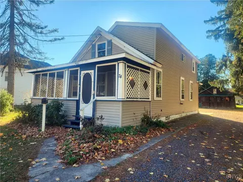 74 Syracuse St, Van Buren, NY 13027