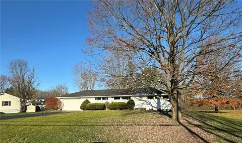 90 Merritt Pl, New Hartford, NY 13413
