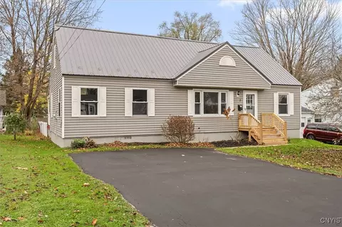 3 Jay Ln, Schroeppel, NY 13135