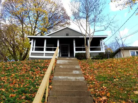 1212 Woods Rd, Geddes, NY 13209