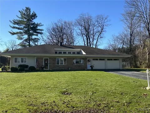 5 Bolton Cir, New Hartford, NY 13413