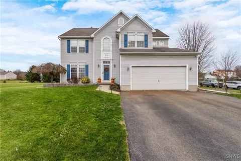 8244 Turnstone Dr, Manlius, NY 13104
