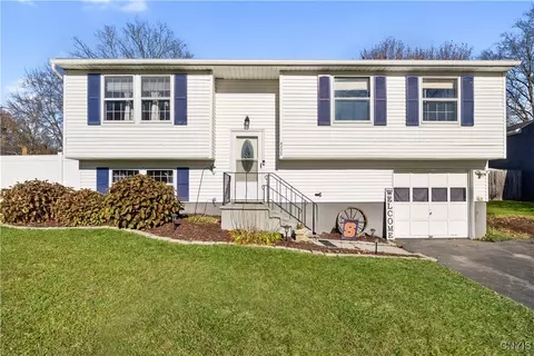 4225 Hunting Creek Dr, Clay, NY 13041