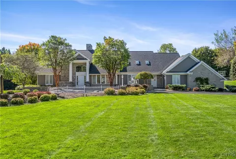 5000 Saddlebrook Dr, Fayetteville, NY 13066