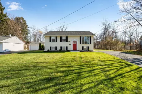 510 Reels Dr, Utica, NY 13502