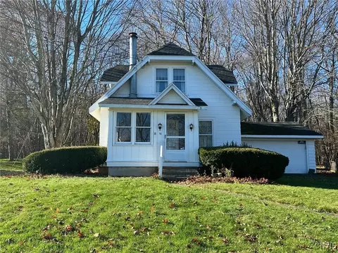 16 Soloway Dr, Fulton, NY 13069