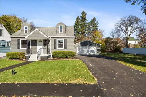 621 Berwick Rd S, Salina, NY 13208