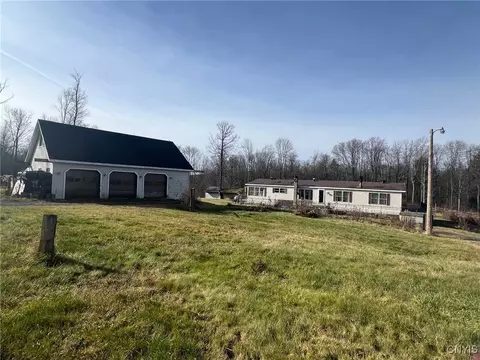 207 Mariposa Rd, Deruyter, NY 13052