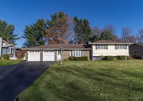 112 Colony Park Dr, Salina, NY 13088